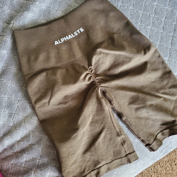 Alphalete Pants - Alphalete biker shorts- brown